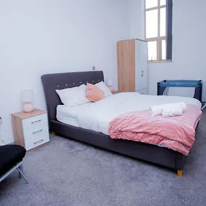 Spacious Urban Apartment Doncaster