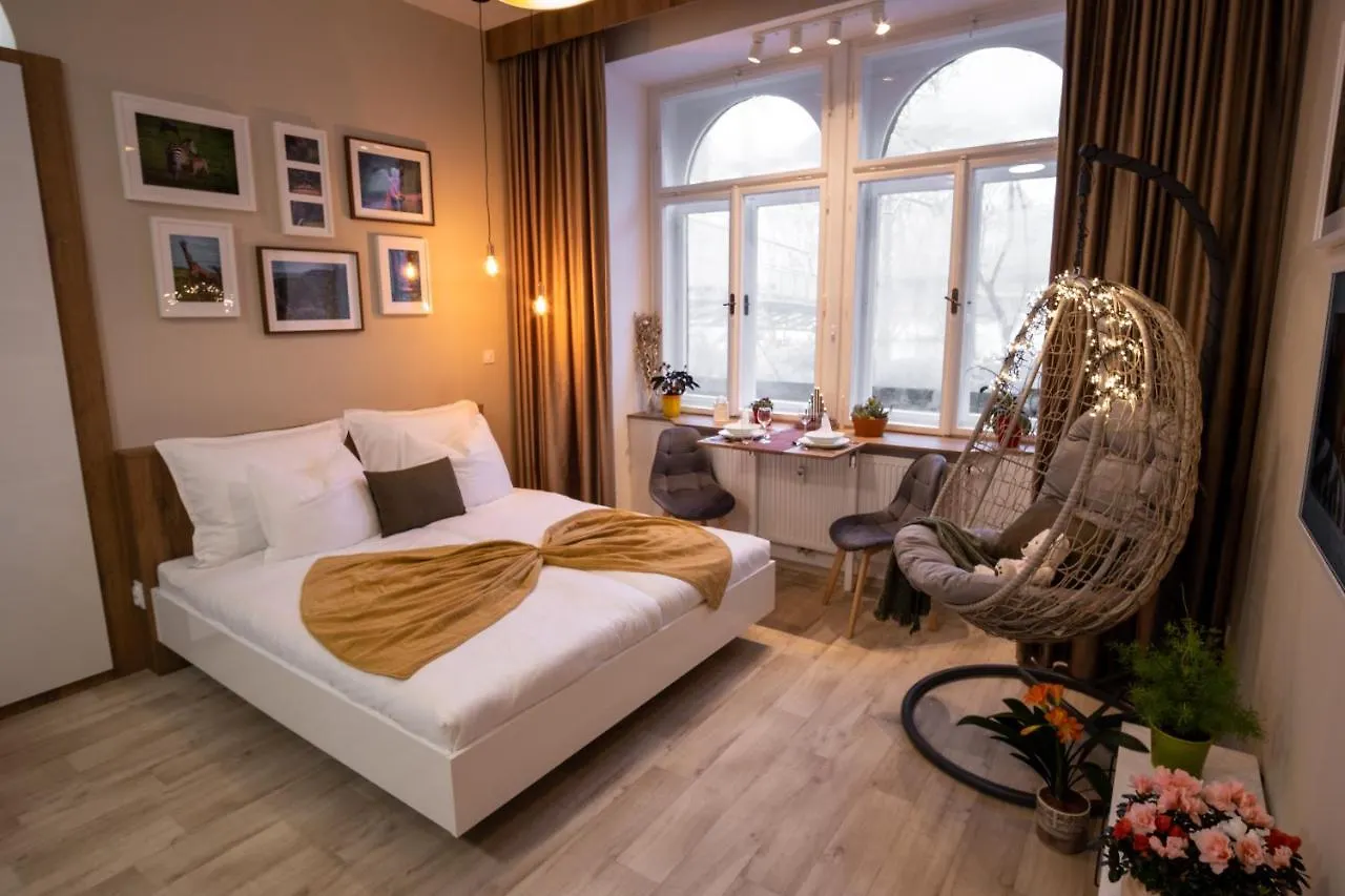⭑ Comfy Vip Studio In The Center With Netflix contacts